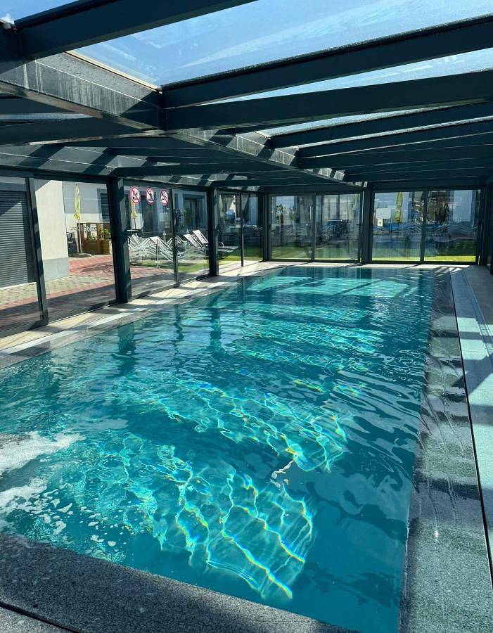 Apartamento para 4 personas, con Balcón y Terraza además de Jacuzzi y Jardín en Atalaia