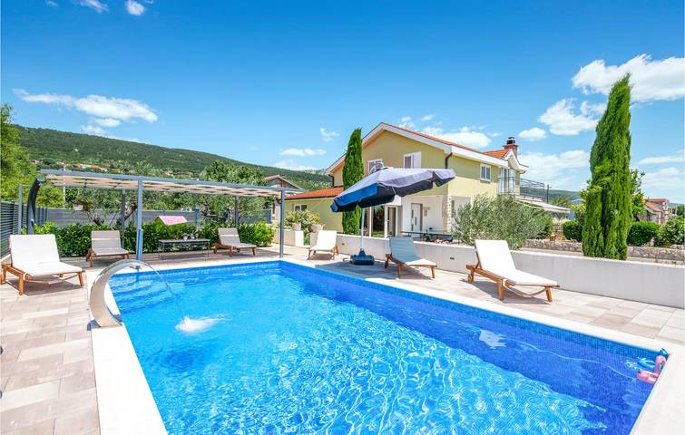 Gemütliche 2-Zimmer-Wohnung mit Pool, WLAN und Terrasse in der Nähe von Fluss und See in Imotski, Makarska Riviera