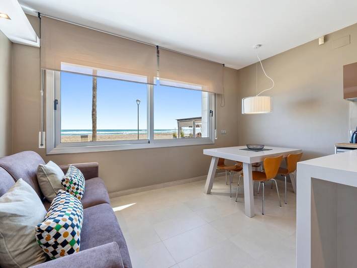 Entire holiday apartment, Location, location, location! in Platja de Baix a Mar (Torredembarra), Torredembarra