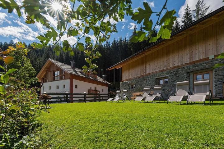 Ferienwohnung für 2 Personen, mit Terrasse und Whirlpool sowie Garten und Sauna in Welsberg-Taisten