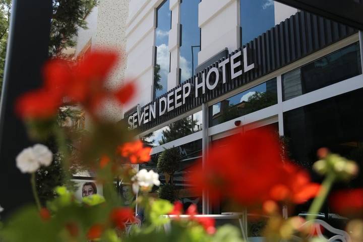 Hotel für 5 Personen, mit Garten und Whirlpool - 1