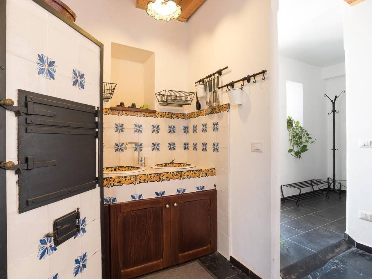 Entire apartment, Agamennone, Wohnung 20 Meter vom Meer entfernt mit einer möblierten Terrasse. in Punta Secca, Santa Croce Camerina