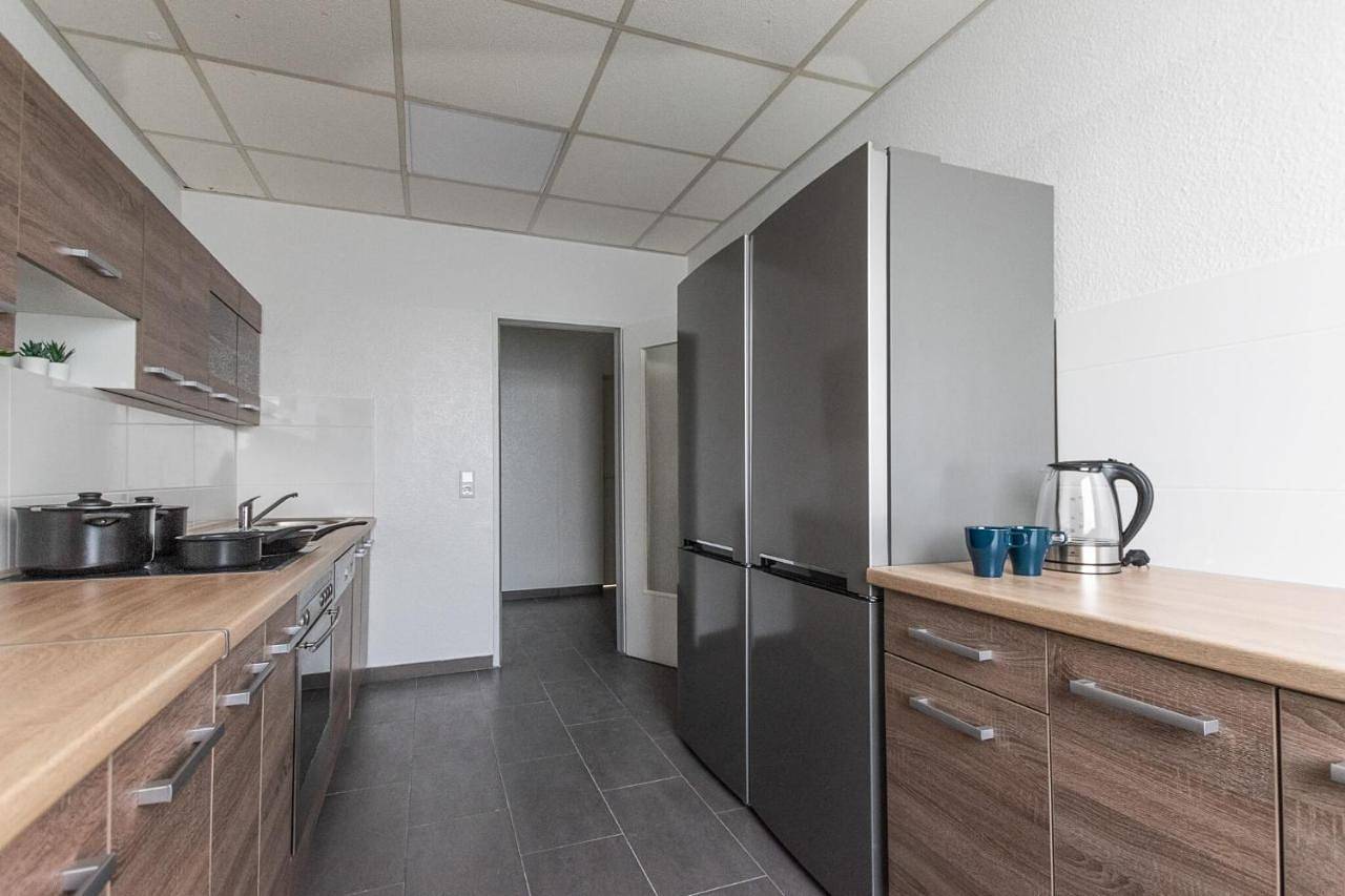 Ganze Wohnung, T&K Apartments 6 and 10 Room Apartment in Neuss for big Groups 22min to Fair Dus in Neuss, Rhein-Kreis Neuss