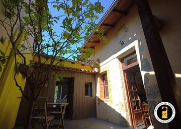 Gîte pour 4 personnes, avec vue et terrasse, animaux acceptés à Rochechouart