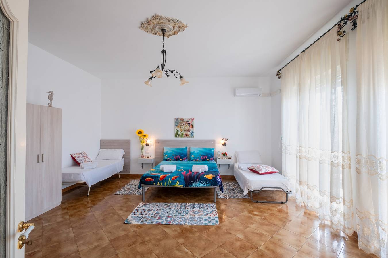 Casa Vacanze 'Azzurro Luxury Room Controvento' con vista mare, Wi-Fi e aria condizionata in Porto Cesareo, Golfo di Taranto