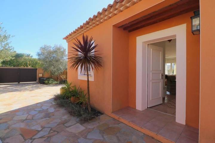 Location de vacances pour 6 personnes, avec jardin et piscine dans Golf de Saint-Thomas - 4