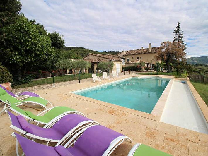 Maison de campagne pour 12 personnes, avec jardin et piscine