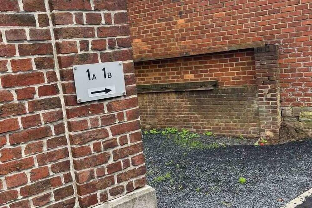 Geheel appartement, Charbonnel 1 ( A) Brussels-Charleroi-airport in Ransart, Charleroi