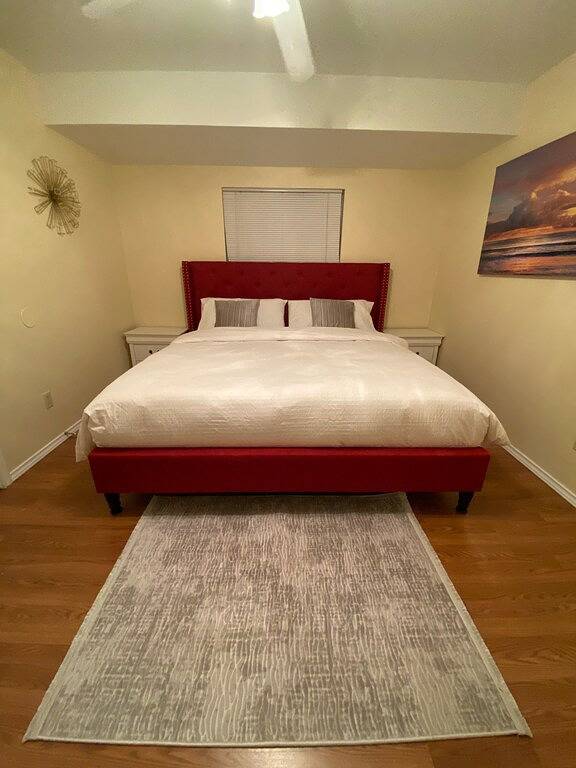 Ideal Stylish Vacation Rental for Fans- Walk to At&T Stadium. Park 4 cars in Arlington, Tarrant County