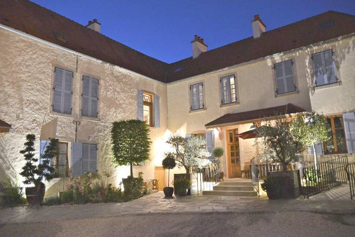 Hôtel pour 4 personnes, avec Terrasse et Jardin ainsi que Piscine et Vue