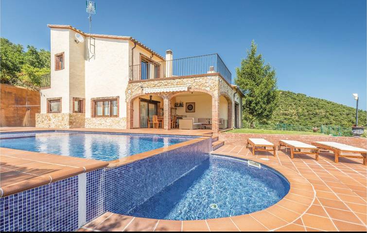 Vakantiehuis voor 8 personen, with Whirlpool and Terras as well as Tuin in Santa Cristina d'Aro