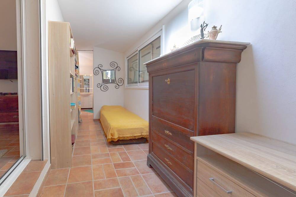 Haus in einer grünen Oase bis 15 Minuten zu Fuß vom Strand Maora in Maora, Bonifacio