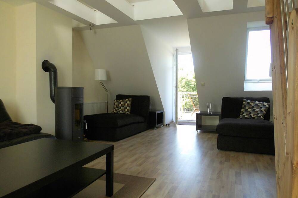 Ganze Wohnung, Exklusiv & modern - Direkt am See - großzügige Ferienwohnung mit Balkon in Strasen, Wustrow (Mecklenburgische Seenplatte)