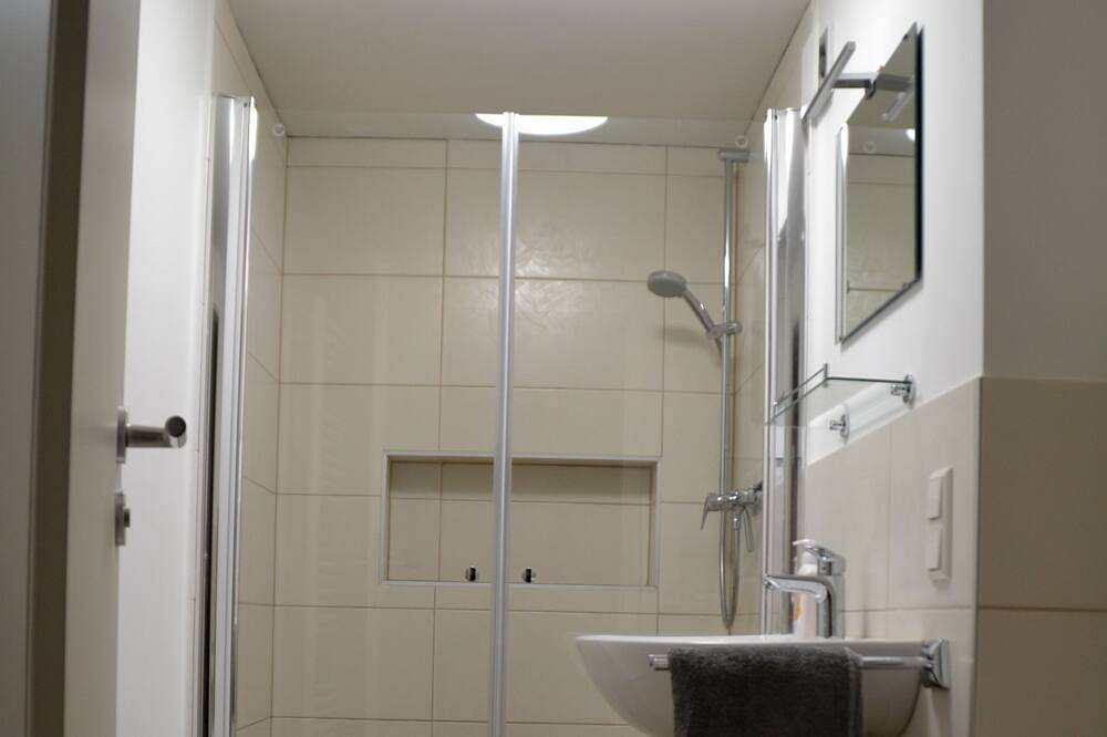 Ganze Wohnung, Ferienwohnung in sehr ruhiger Lage, 12 km bis  zum Europa Park Rust in Herbolzheim, Südschwarzwald