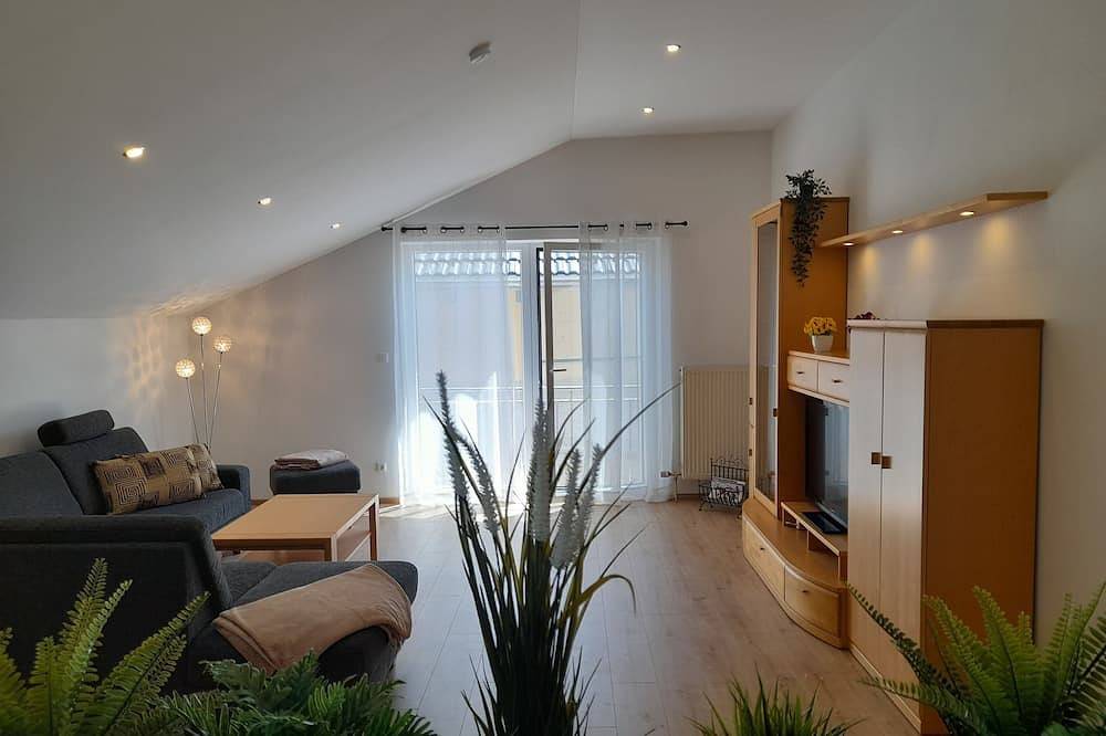 Ganze Wohnung, Großzügige und familienfreundliche Ferienwohnung (haustierfreundlich) in Ainring, Rupertiwinkel
