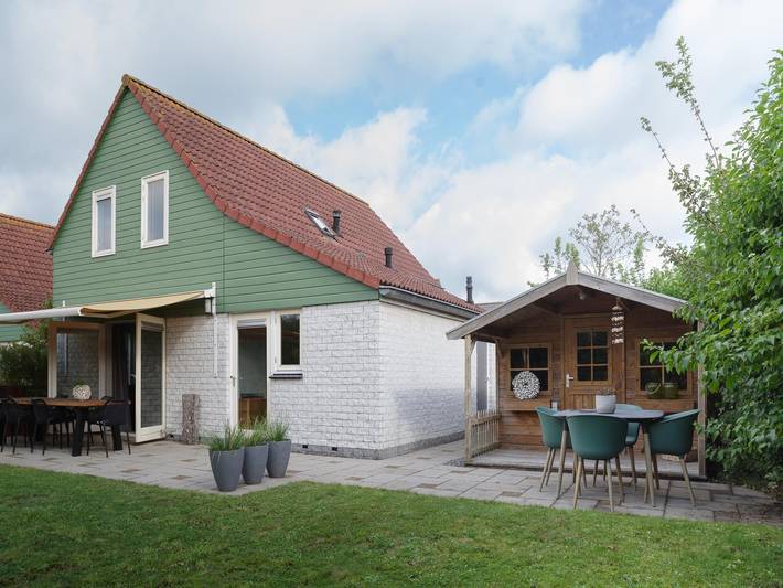 Vakantiehuis voor 8 personen, with Terras and Tuin as well as Sauna in Wemeldinge