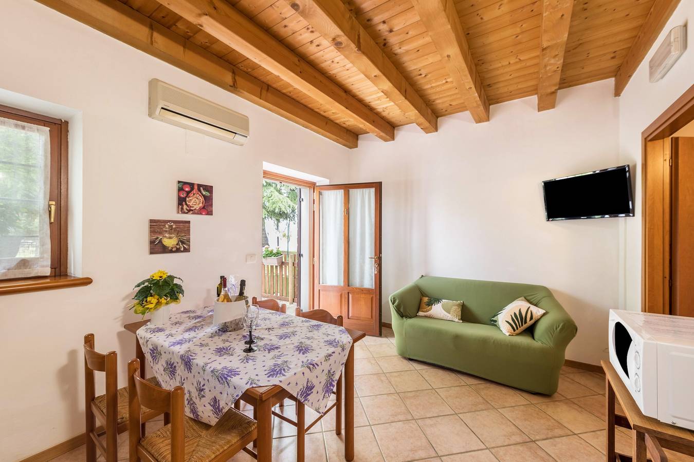 Ganze Wohnung, Ferienwohnung 'Bilo Garden Agriturismo Teboi' mit Gemeinschaftspool, Gemeinschaftsterrasse und Wlan in Lazise, Gardasee-Berge