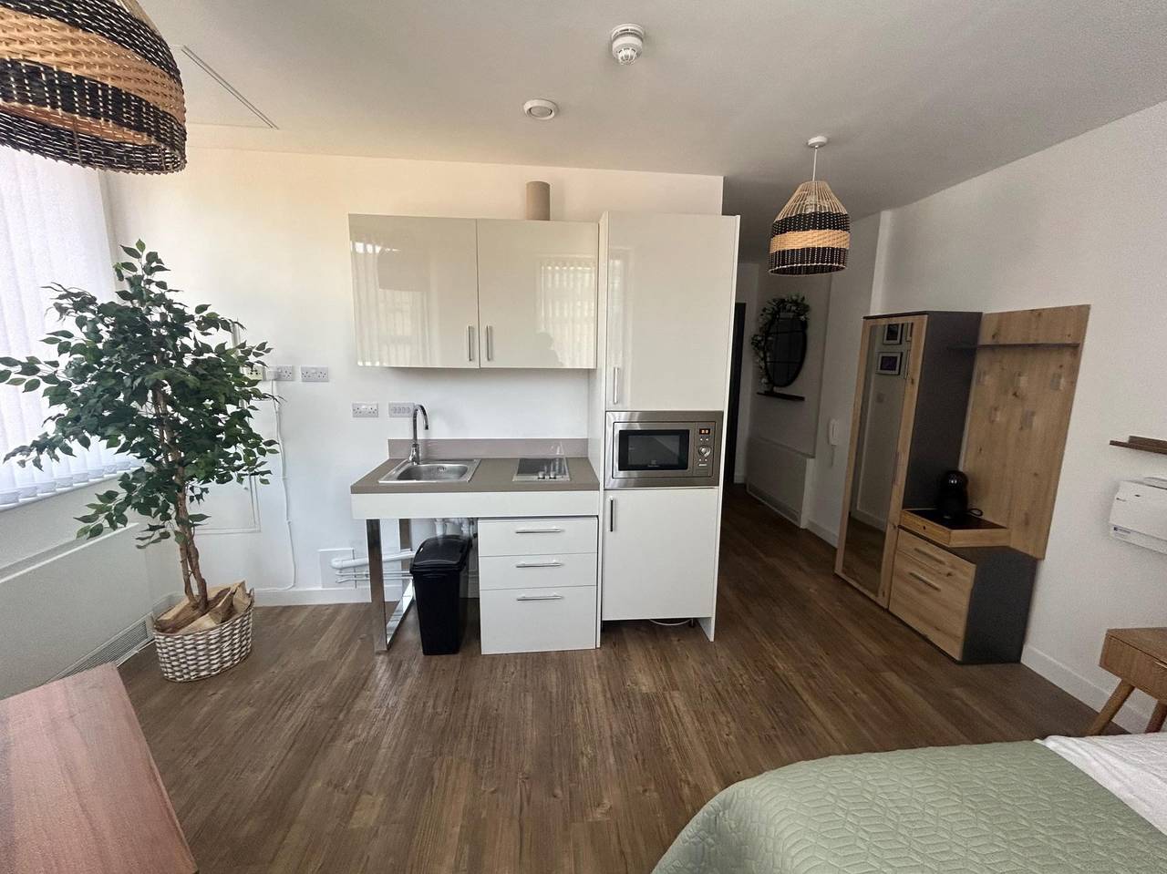 Entire studio, City Center 1-Bed Studio, Sleeps 2 with City Views in Liverpool, Merseyside