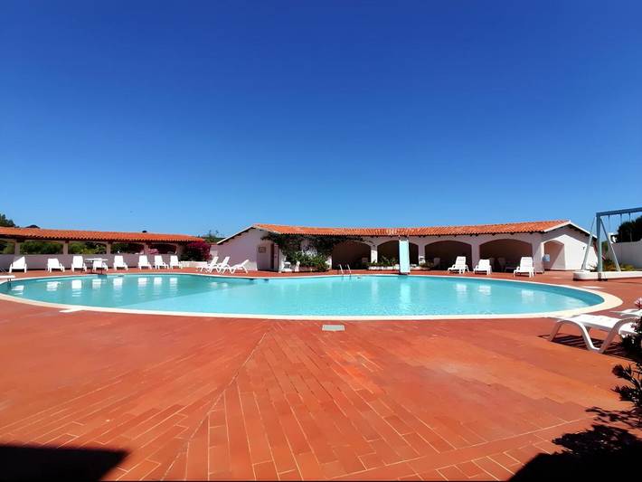 Location de vacances pour 4 personnes, avec jardin ainsi que piscine et vue dans Cala Bitta