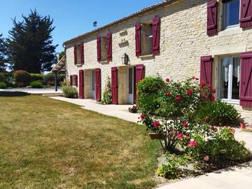 Chambre d’hôte pour 2 personnes, avec jardin et piscine dans les Deux-Sèvres