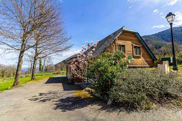 Gîte pour 5 personnes, avec jardin ainsi que sauna et jacuzzi à Bun