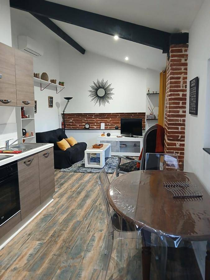 Gîte pour 2 personnes, avec jardin et piscine dans Belberaud