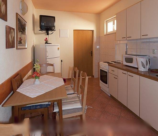 Ganze Wohnung, Ferienwohnung in Tučepi mit Terrasse, Klimaanlage, W-Lan (3674-2) in Tucepi, Makarska Riviera