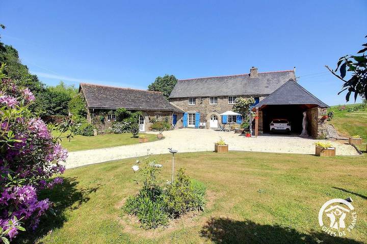 Chambre d’hôte pour 2 personnes, avec Terrasse et Jardin à Saint-Gelven