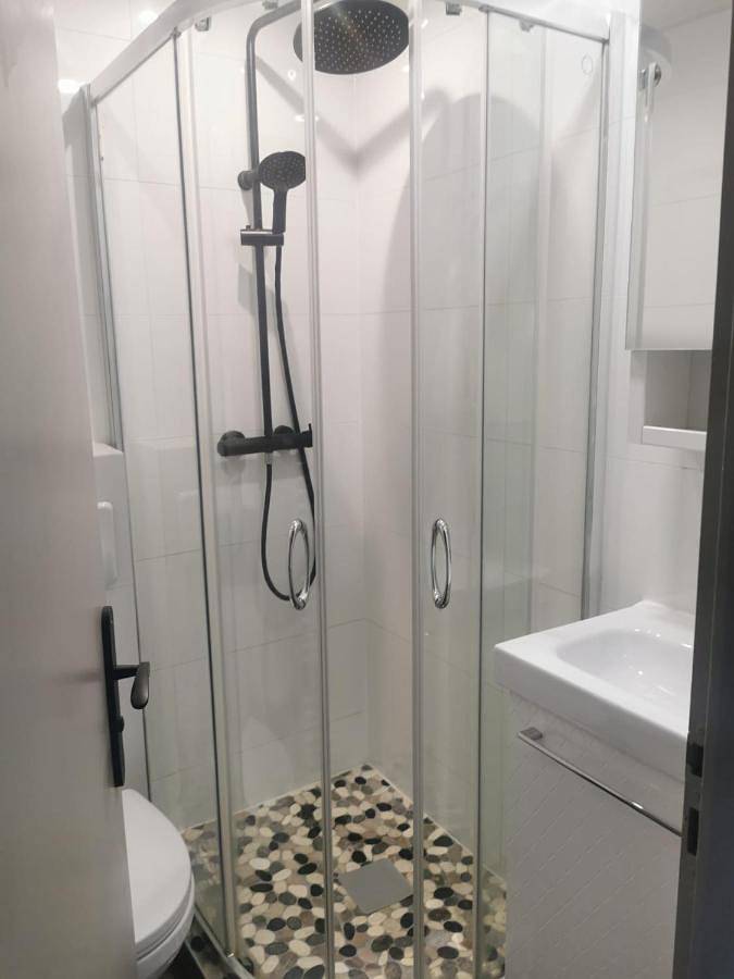 Gîte pour 2 personnes, avec vue sur le lac ainsi que jardin et vue dans Talloires-Montmin - 4