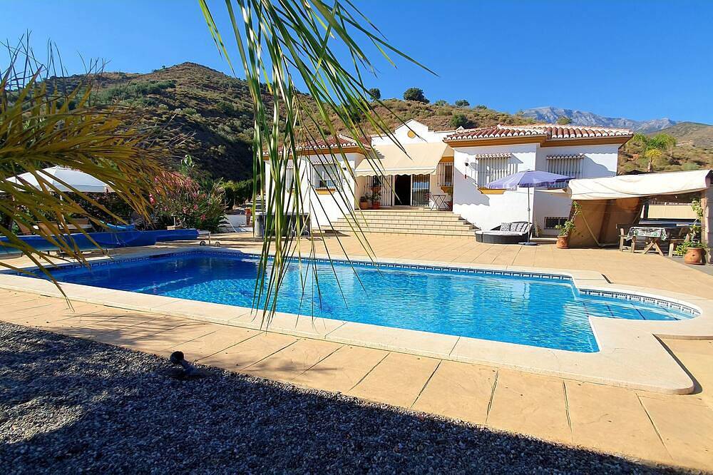 Villa Marylou with swimming pool in Montagnes, Andalusie in Sedella, Málaga Provinz