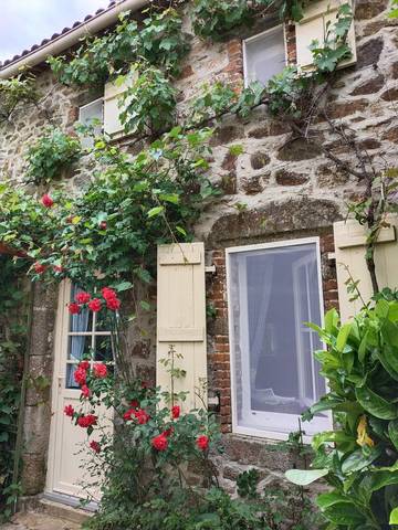 Gîte pour 4 personnes, avec piscine et jardin dans les Deux-Sèvres
