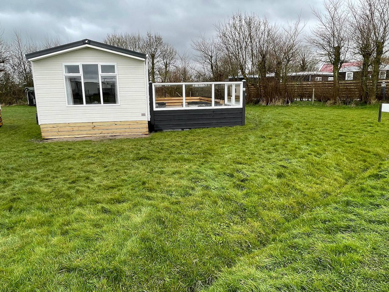 Traumlage neues Ferienhaus Nr.45 Meerblick und Meerlage, eingezäunt u.Windfang in Wieringen, Ijsselmeer