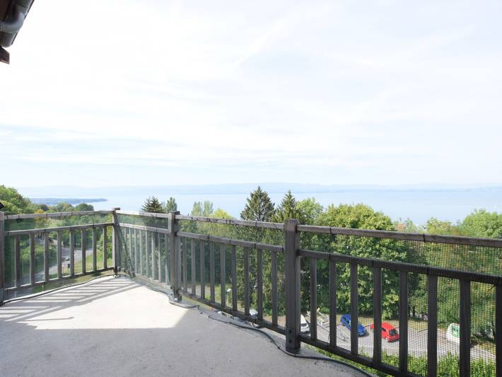 Appartement entier, Appartement avec piscine et parking à Évian-les-Bains in Évian-les-Bains, Région de Thonon-les-Bains