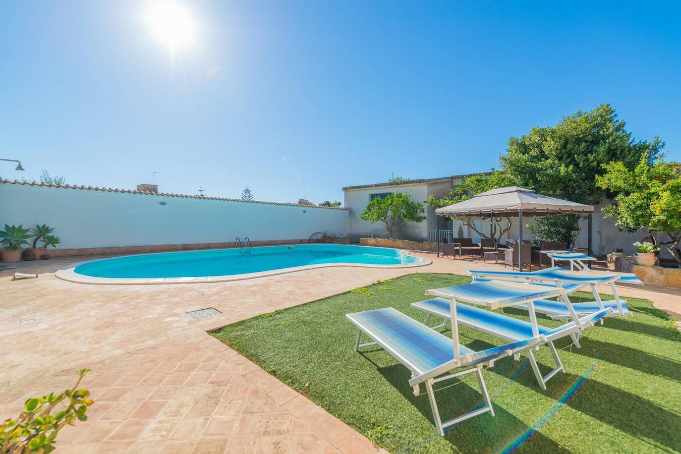 Entire apartment, Holiday apartment for 12 people with balcony/terrace in Mazara del Vallo, Trapani Province
