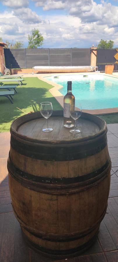Villa pour 8 personnes, avec piscine ainsi que jardin et vue