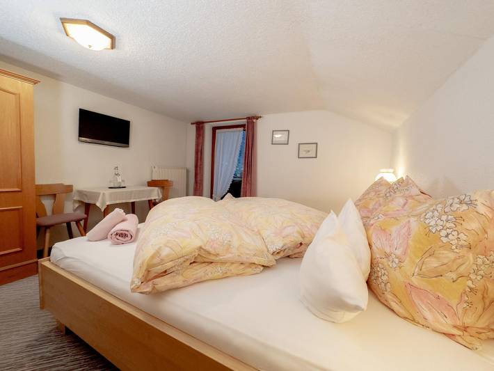 Ganze Ferienwohnung, Doppelzimmer, Dusche, Wc, Balkon in Sankt Gallenkirch (Stadt), Sankt Gallenkirch