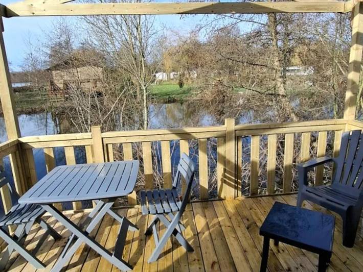 Location de vacances pour 2 personnes, avec piscine et terrasse dans Long