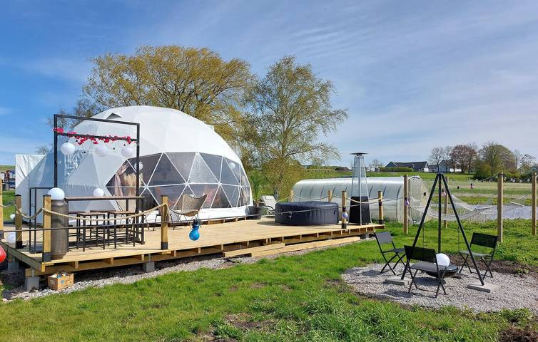 Glamping voor 4 personen, met Terras en Tuin in Zweden