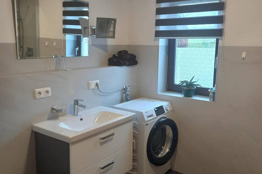 Ganze Wohnung, Appartement im 1. Stock mit Balkon in Vilseck, Ostbayern