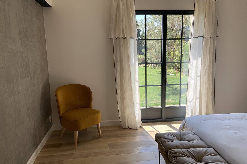 3 minutes from the center (Provencal village) and shops: Mas St Olive with swimming pool in Maussane-les-Alpilles, Arles und Umgebung