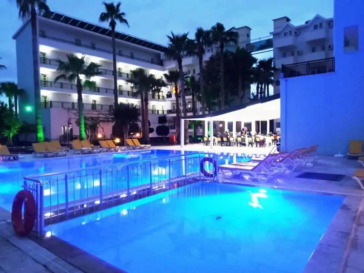 Hotel para 5 personas, con piscina además de jardín y sauna - 1