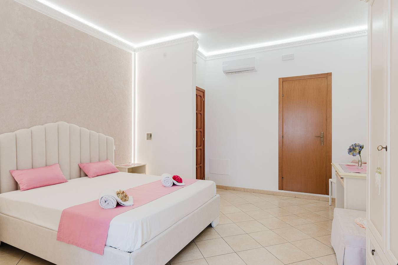 Chambre d'hôtes 'Le Ortensie Rosa' avec terrasse partagée, Wi-Fi et climatisation in Spiaggia Attrezzata per disabili, San Vito Lo Capo