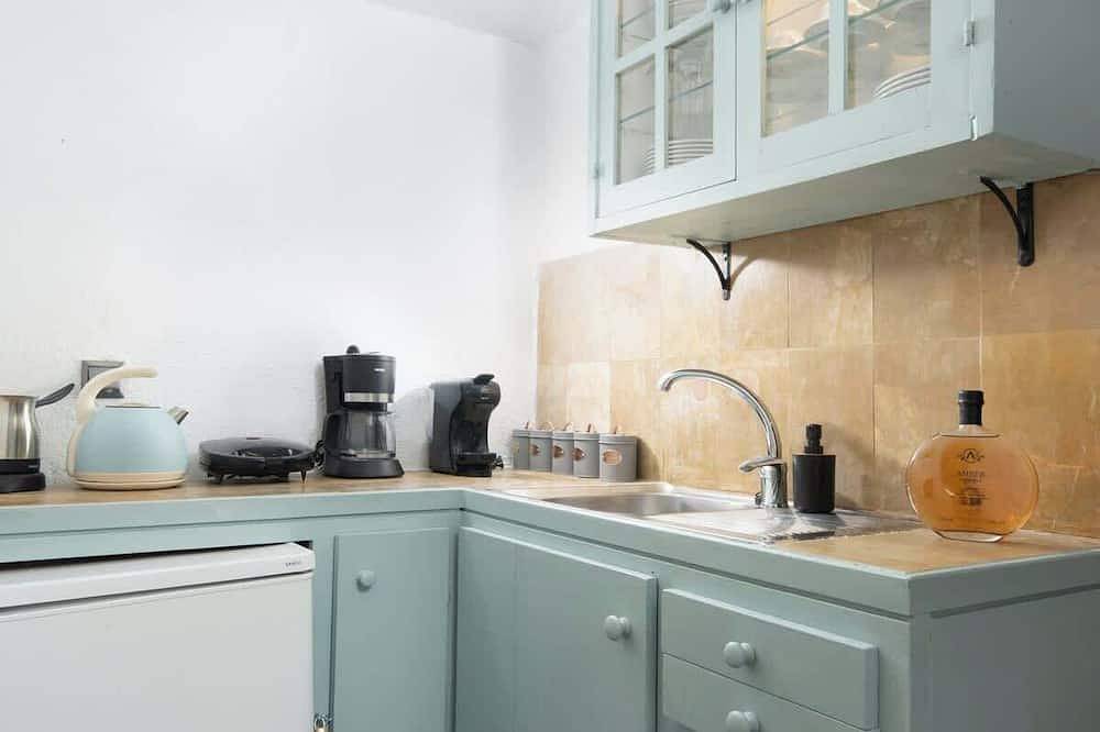 Menexes Suites Castellano Suite Private Courtyard in Monemvasia, Peloponnes