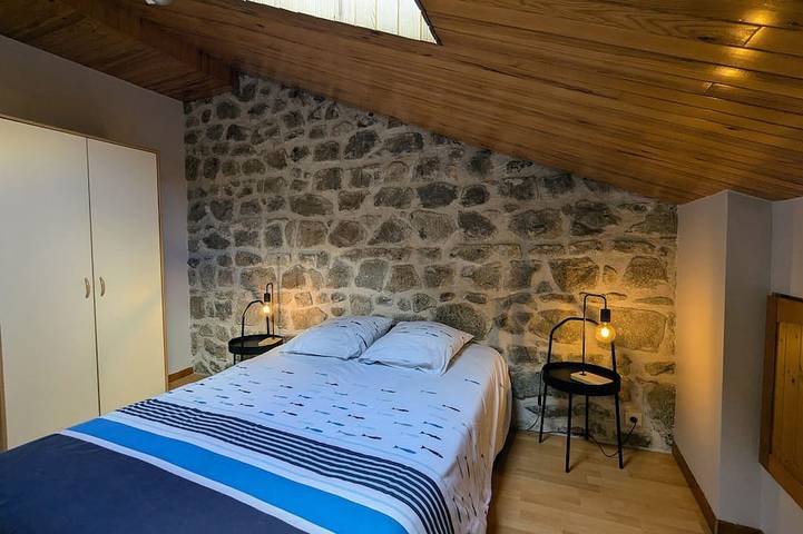 Gîte pour 6 personnes, avec jardin à Saint-Romain-Lachalm - 3