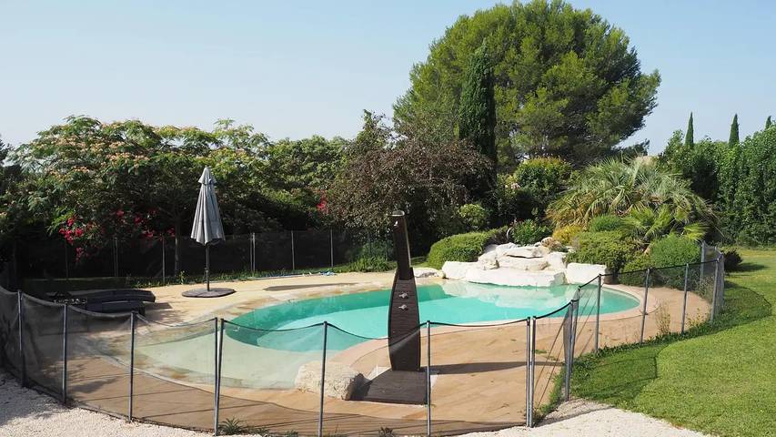 Location de vacances pour 9 personnes, avec piscine et jardin à Lambesc - 2