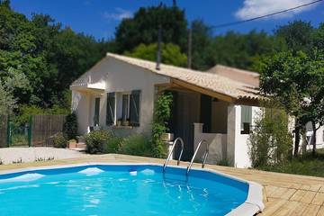 Gîte pour 5 personnes, avec terrasse et jardin, animaux acceptés à Peypin-d'Aigues