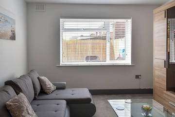 Log Cabin for 4 People in Whitstable, Kent, Photo 3