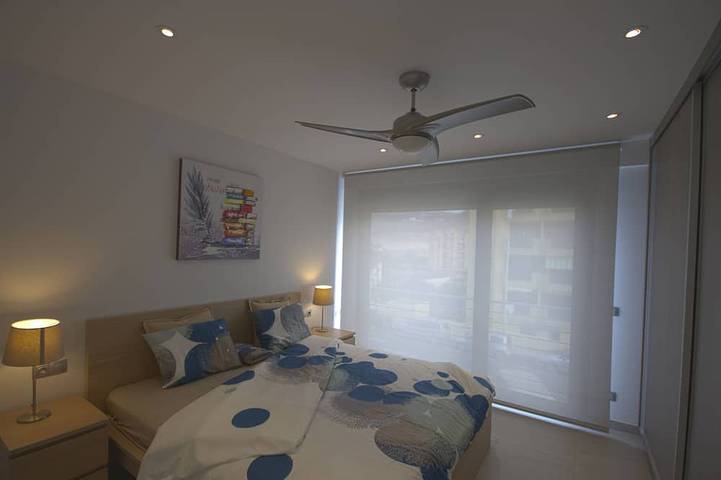 Apartamento entero, Idaira II nuevo apartamento espacioso con garaje privado y a poca distancia de la playa in Los Cristianos, Arona 