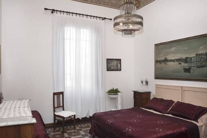Schmetterlingshaus. Wohnung in der Villa. Gemeinschaftspool und großer Park in Torre del Lago Puccini, Viareggio