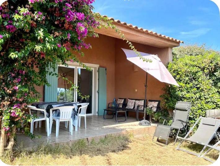 Location de vacances pour 5 personnes, avec Terrasse et Jardin ainsi que Piscine et Vue dans Plage de Vardiola - 4